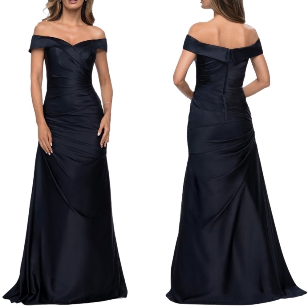 NEW La Femme 28103 Off Shoulder Pleated Ruched Floor Length Gown in Navy Sz. 6